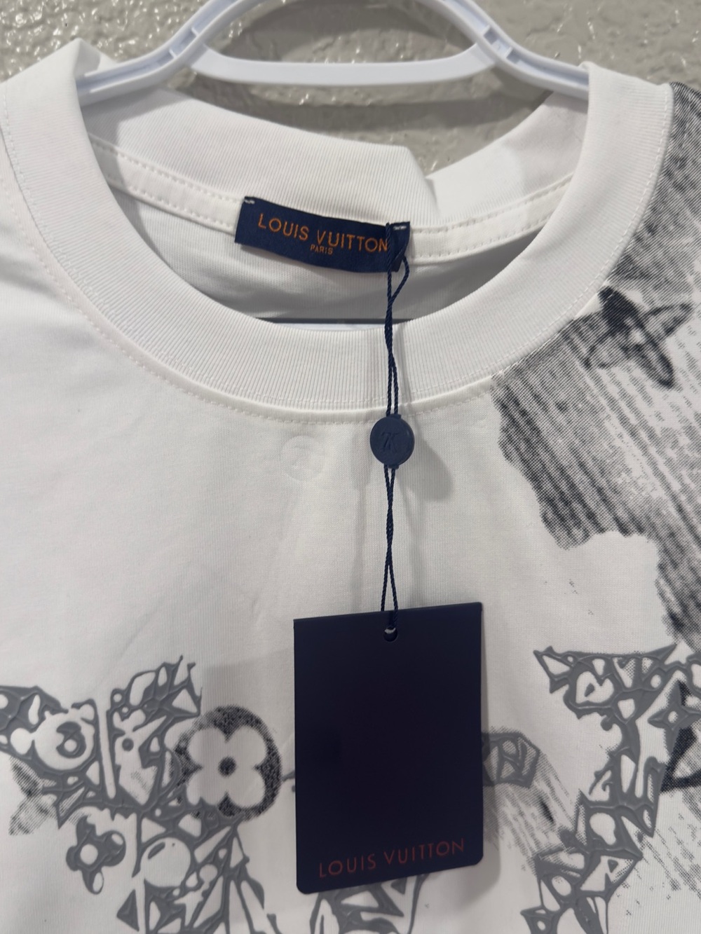 Louis Vuitton White Short-Sleeve T-Shirt with Gray Monogram LV - Picture 2 of 4